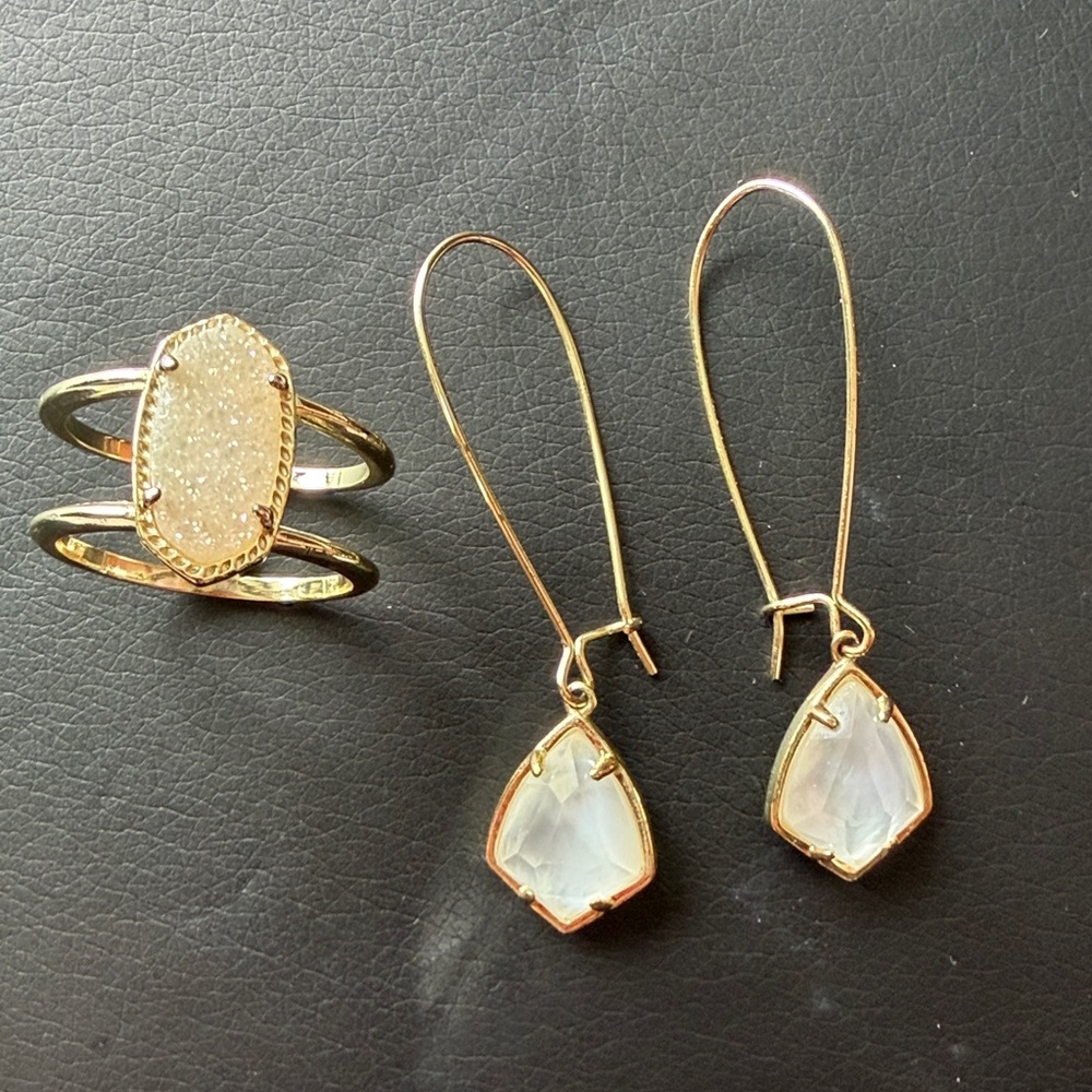 Kendra Scott Gold-Tone Druzy Ring with White Moonstone Drop Earrings